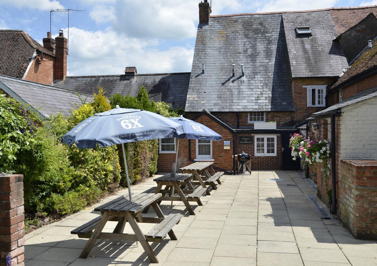 The Antelope At Upavon Exterior foto